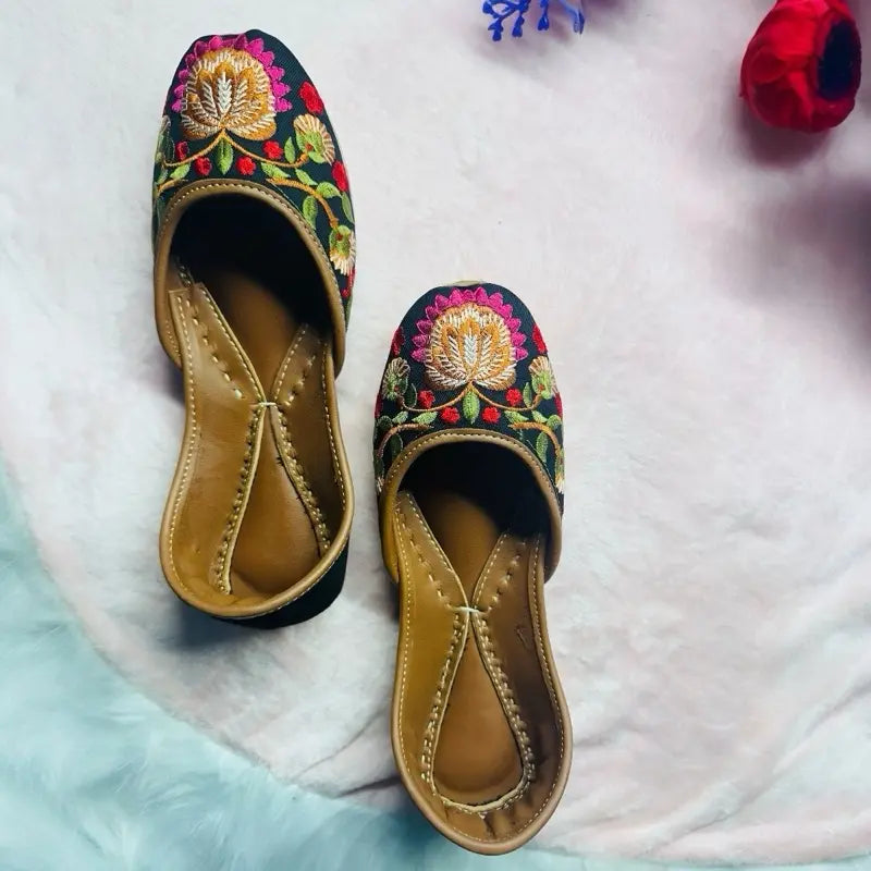 Handmade Floral Embroidered Jutti – Ethnic Punjabi Khussa Shoes – Traditional Bridal & Party Wear Mojaris