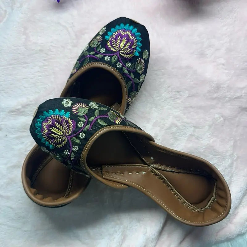 Handcrafted Floral Embroidered Khussa Jutti | Traditional Punjabi Mojari Shoes for Women | Ethnic Wedding & Party Wear Flats