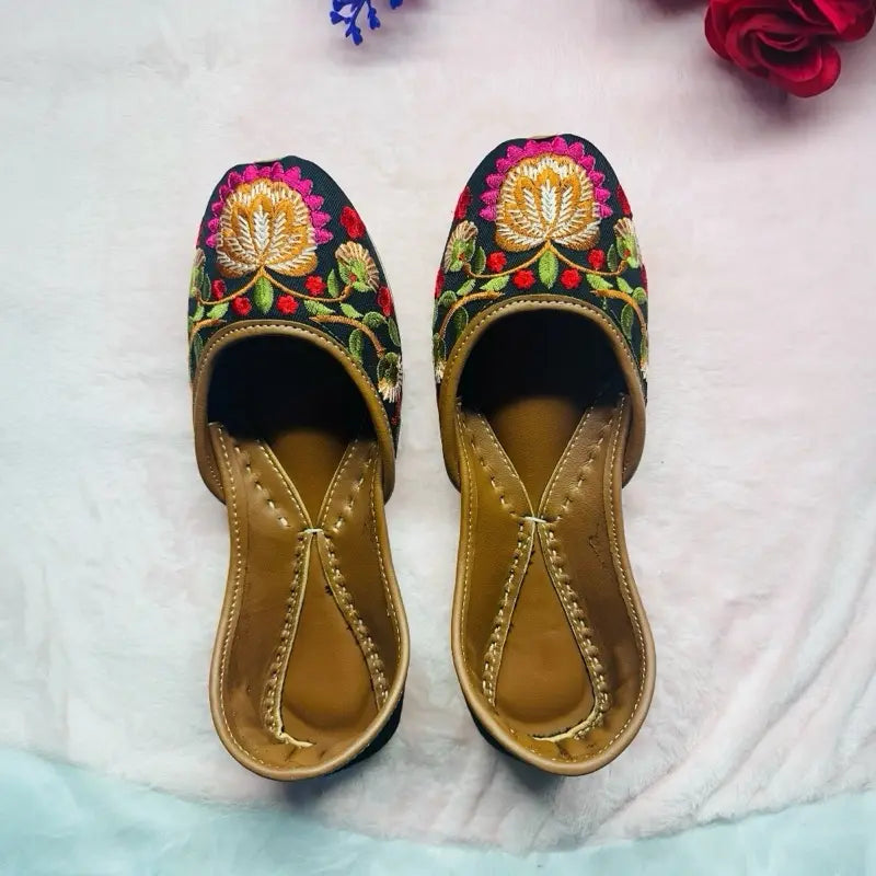 Handmade Floral Embroidered Jutti – Ethnic Punjabi Khussa Shoes – Traditional Bridal & Party Wear Mojaris