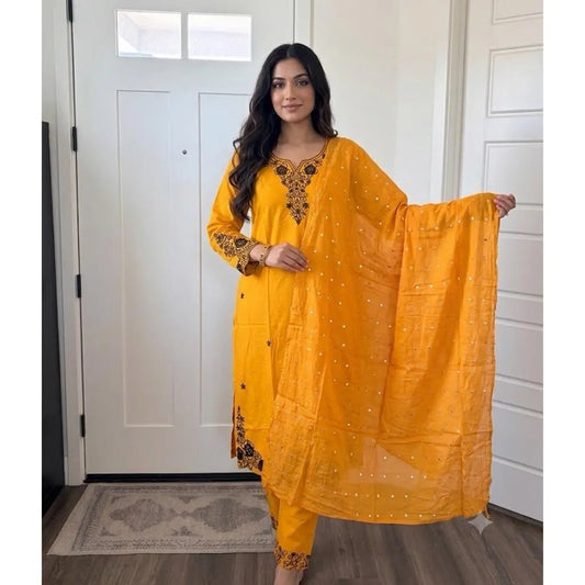 Women's Elegant Ethnic Kurta Set with Embroidered Floral Details and Sheer Mesh Dupatta Stylish Three-Piece Traditional Suit for Festivals and Weddings Size 44