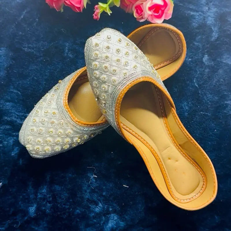 Women’s Punjabi Jutti - Silver Embroidered Mojari - Comfortable Wedding Shoes for Bridesmaids & Festivals - Traditional Indian Footwear